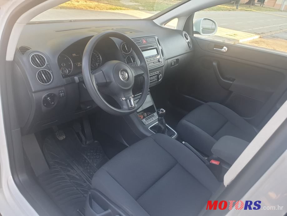 2011' Volkswagen Golf Plus photo #5