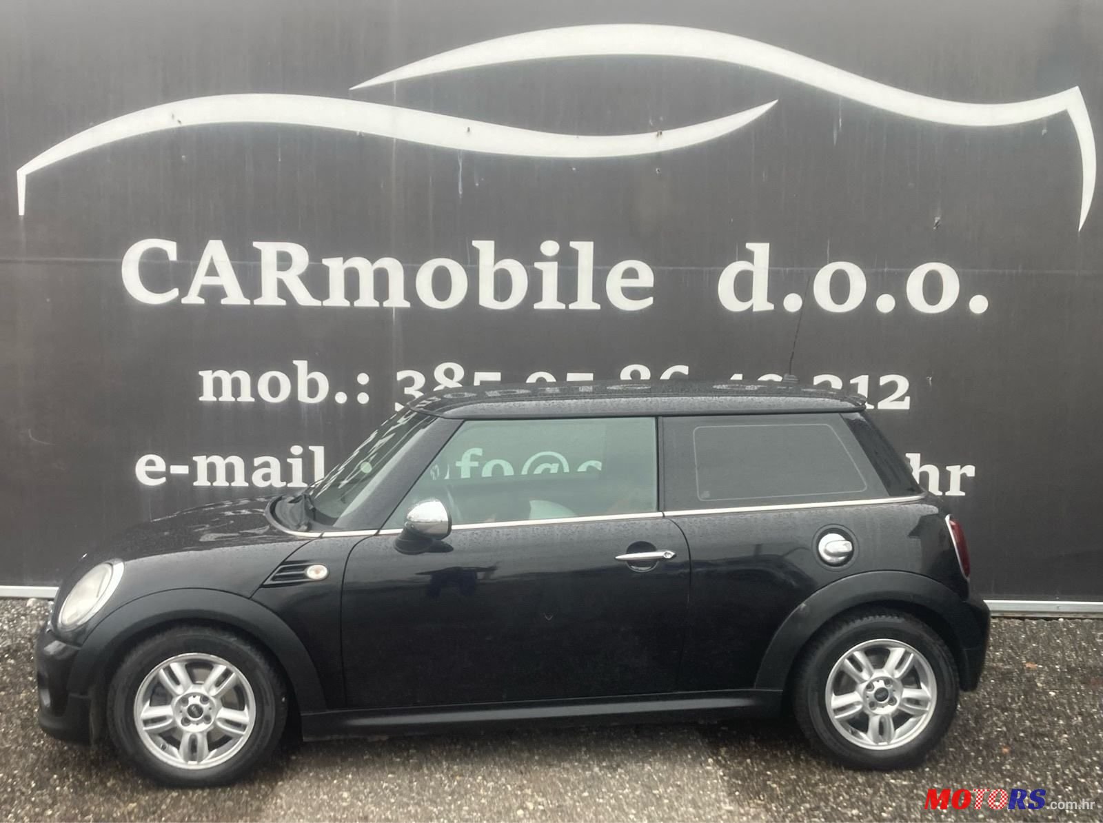 2013' MINI Cooper Cooper D photo #2