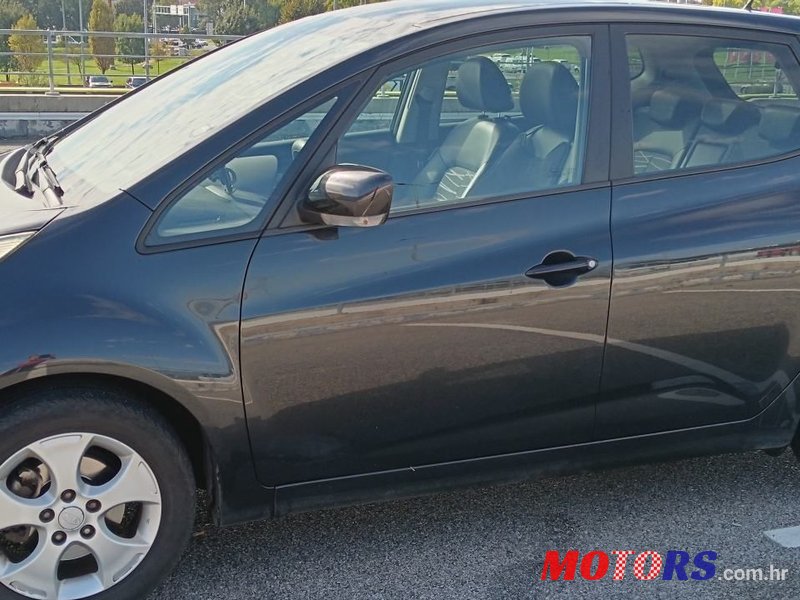 2010' Kia Venga 1,4 Crdi Lx Cool photo #4