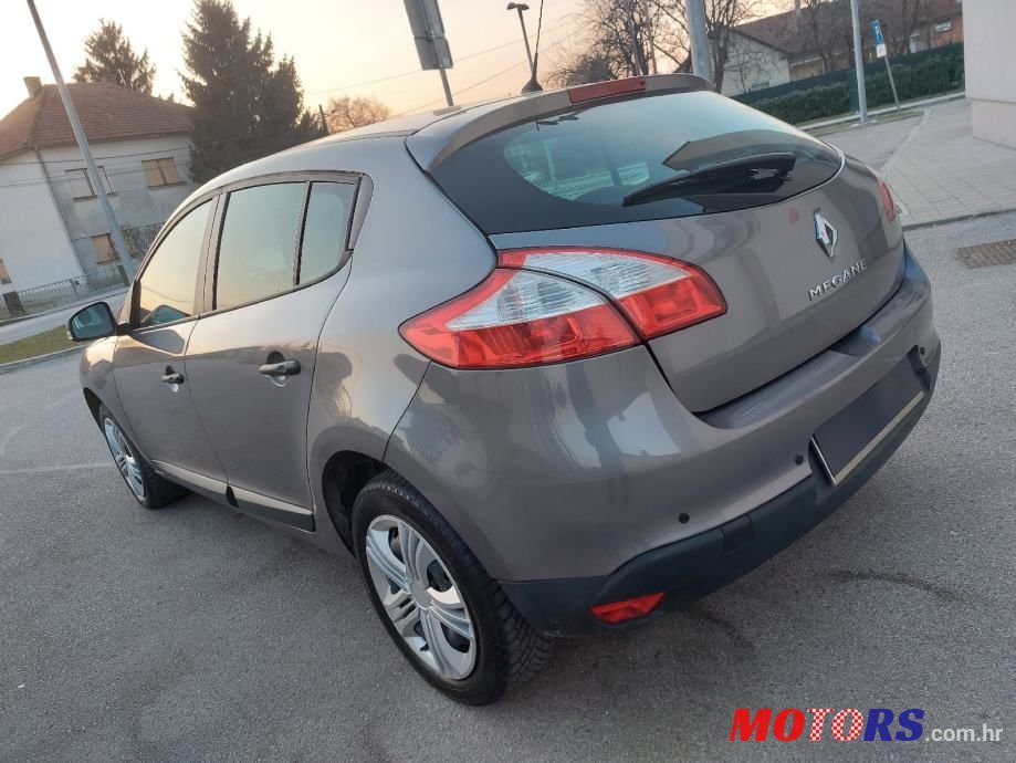 2011' Renault Megane photo #3