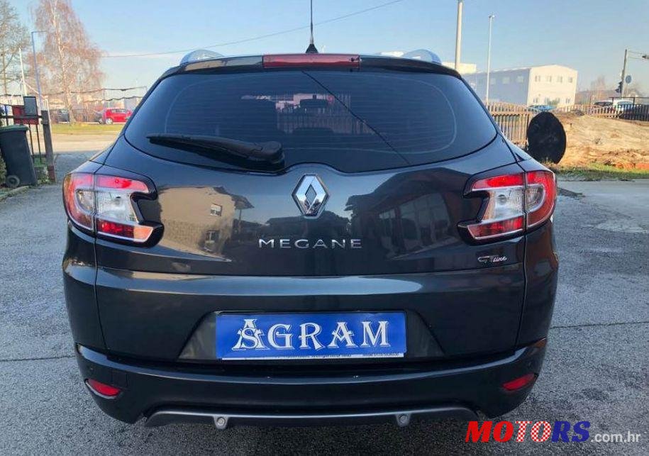 2010' Renault Megane Grandtour photo #2