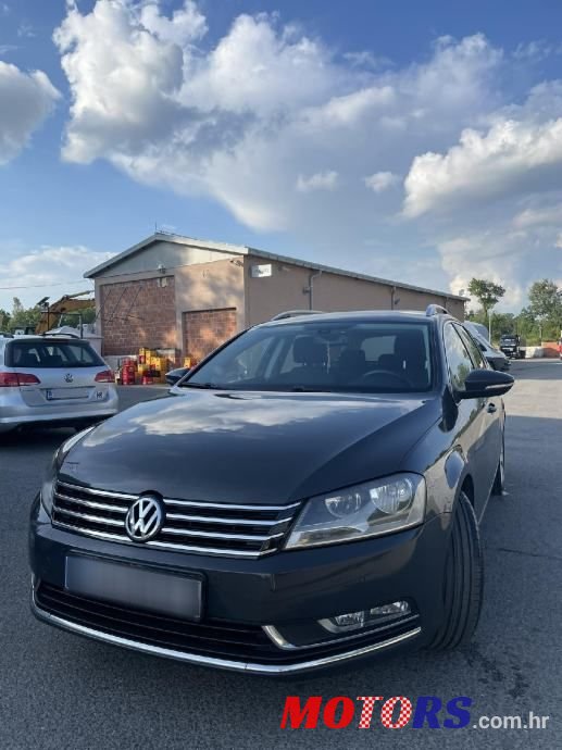 2013' Volkswagen Passat Variant photo #2