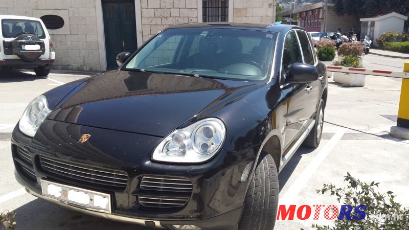 2004' Porsche Cayenne photo #1
