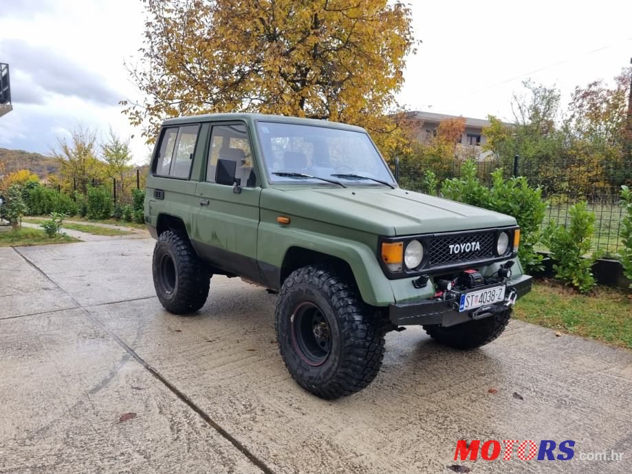 1989' Toyota Land Cruiser Lj 70 photo #2