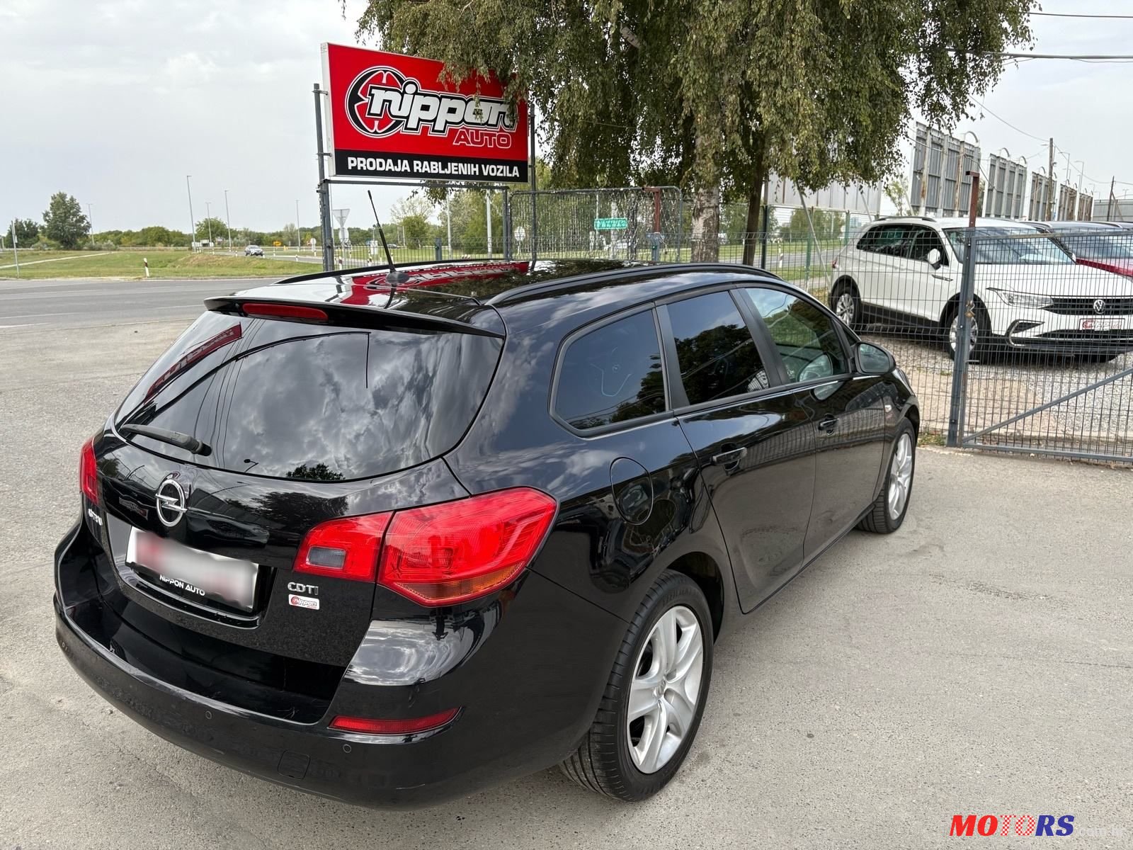 2011' Opel Astra Karavan photo #6