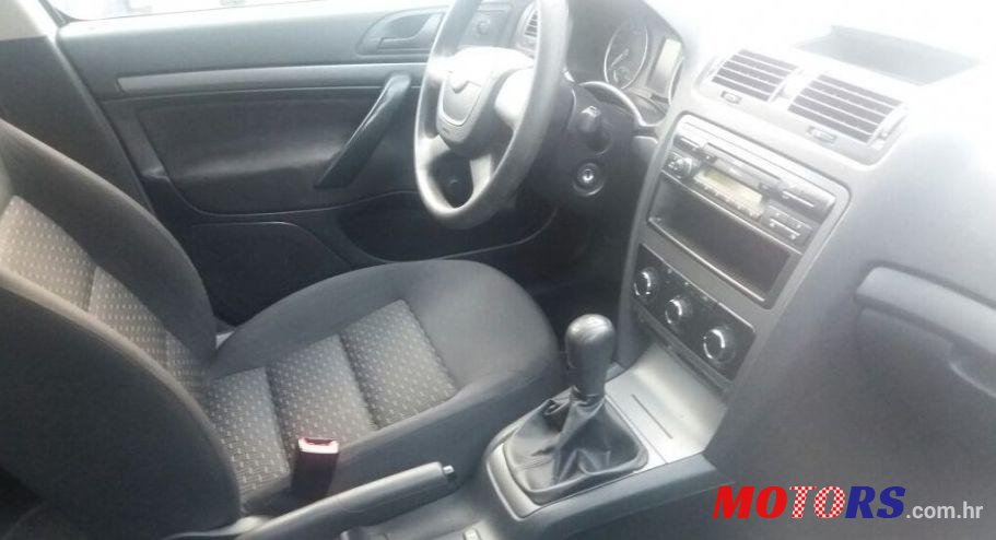 2010' Skoda Octavia Combi photo #1