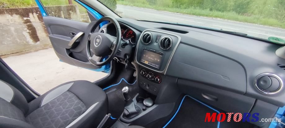 2016' Dacia Sandero photo #5