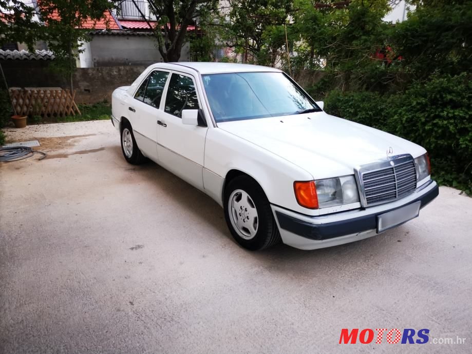 1992' Mercedes-Benz 124 300 D photo #3