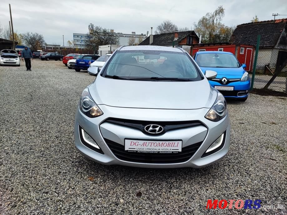 2015' Hyundai i30 Cw 1,6 Crdi photo #2