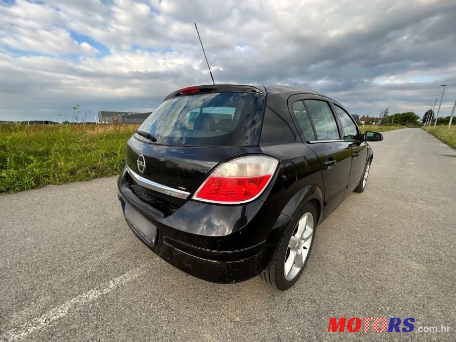 2006' Opel Astra Sport photo #4