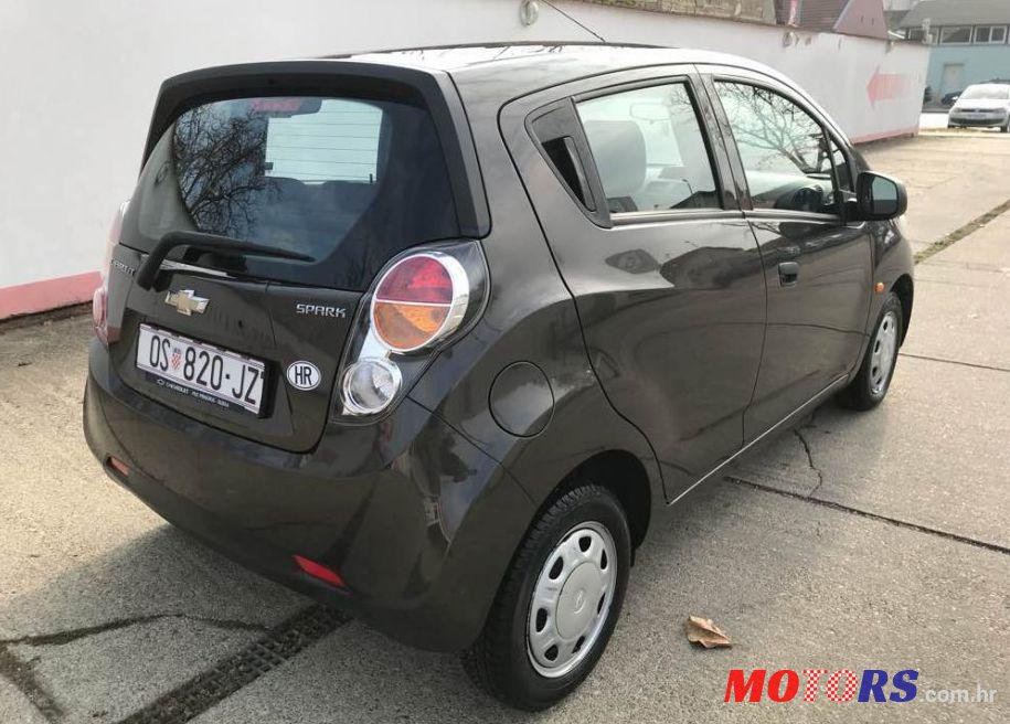 2011' Chevrolet Spark Spark 1,0 16V photo #2