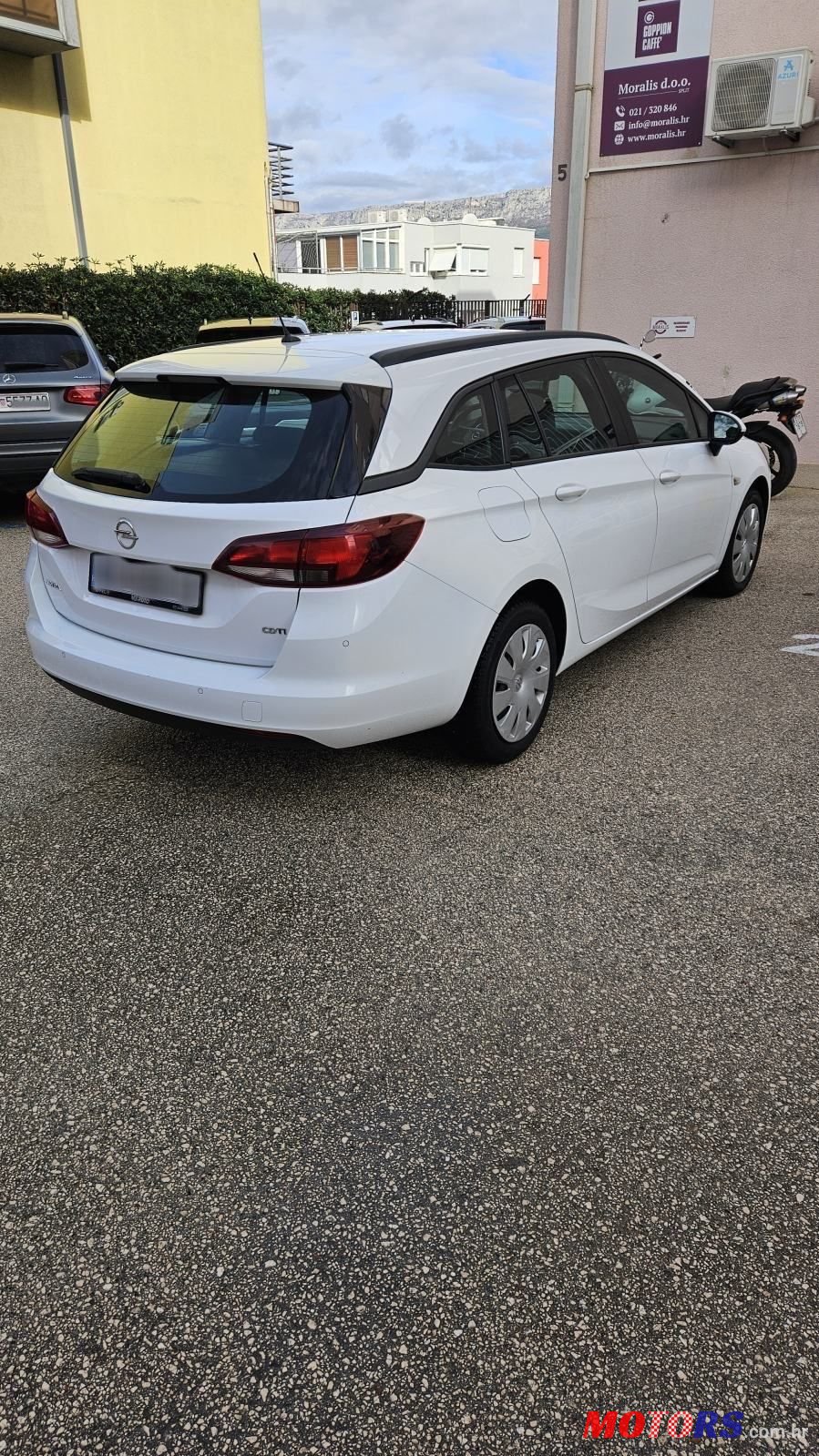 2016' Opel Astra Karavan photo #2