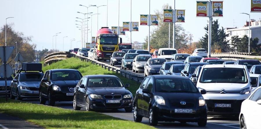 Od uvođenja eura obvezno autoosiguranje i do 30% skuplje, lani u rujnu za 15% porasla cijena tehničkog pregleda i registracije