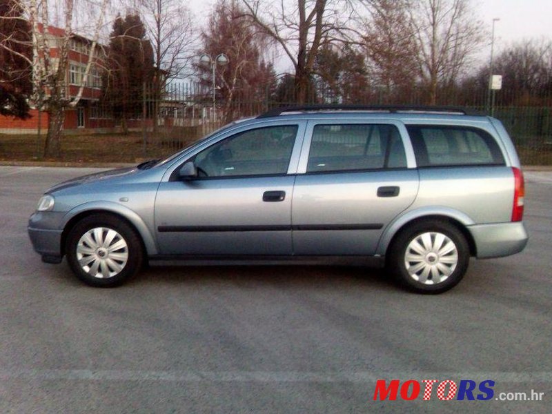 2005' Opel Astra Caravan photo #1