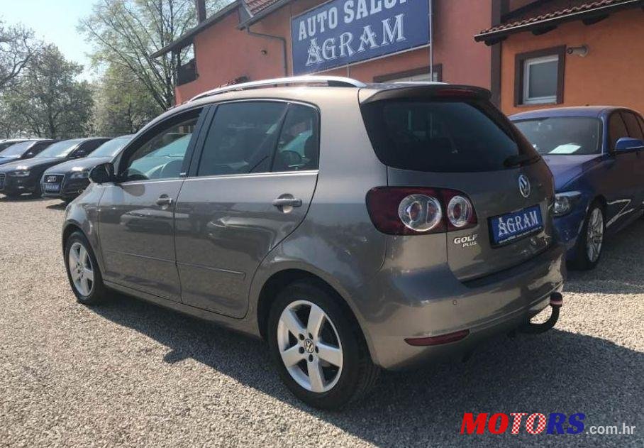 2011' Volkswagen Golf Plus photo #2