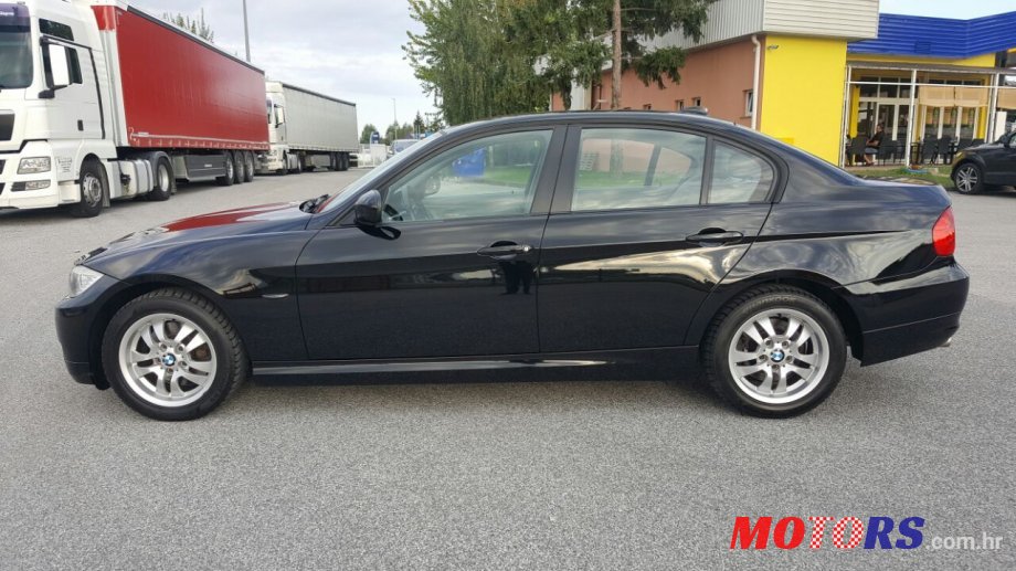 2010' BMW 3 Series photo #1