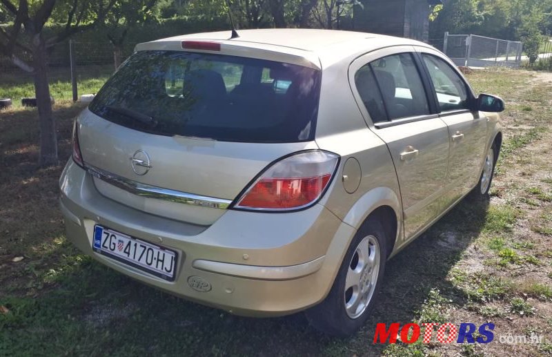 2005' Opel Astra 1,7 Cdti photo #4
