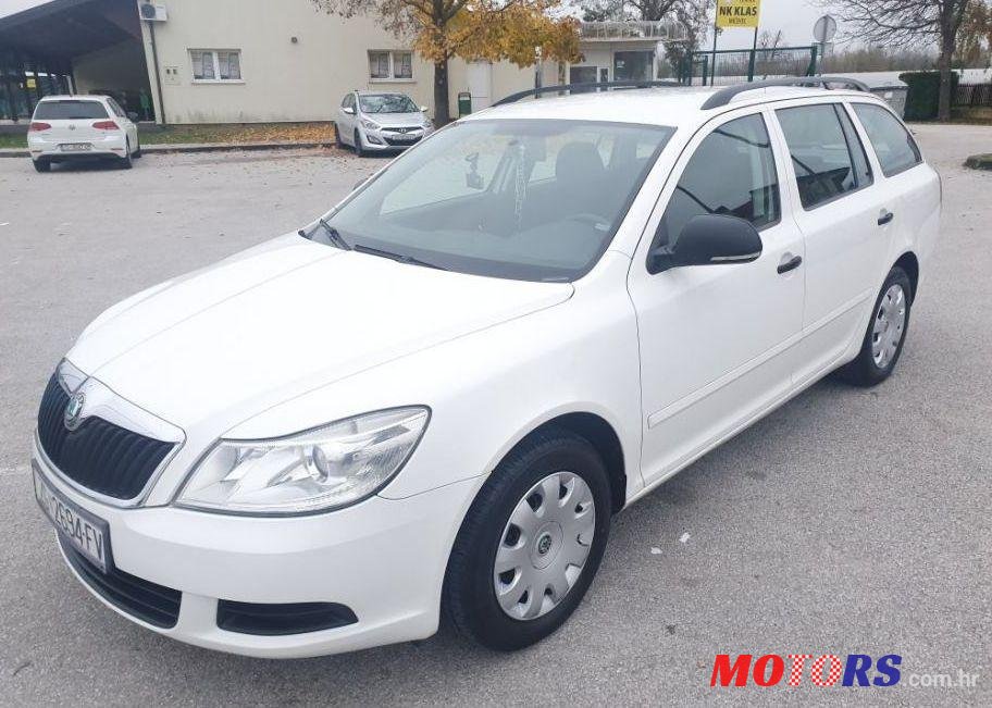 2011' Skoda Octavia Combi photo #2