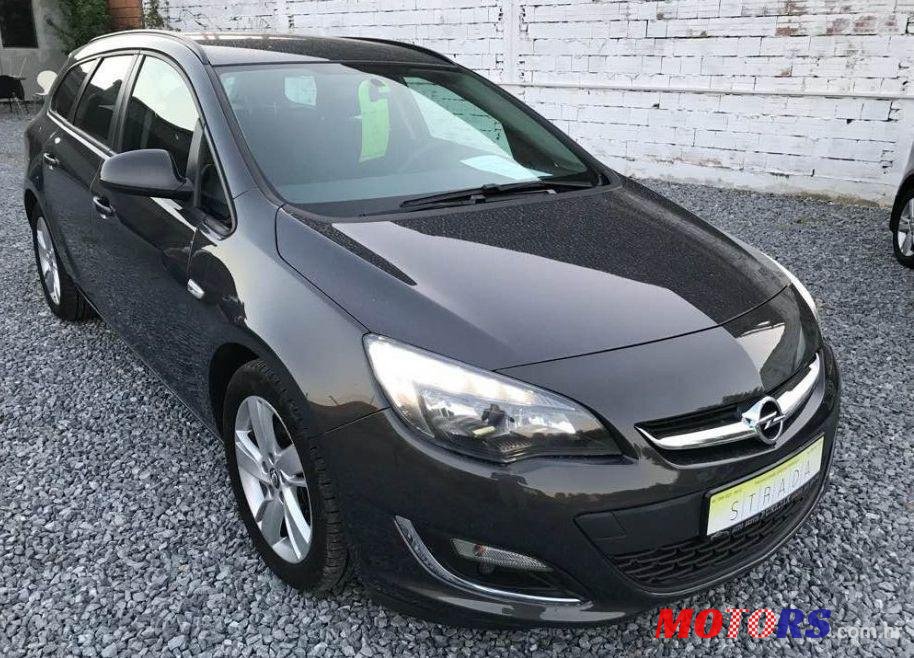 2013' Opel Astra Karavan photo #1