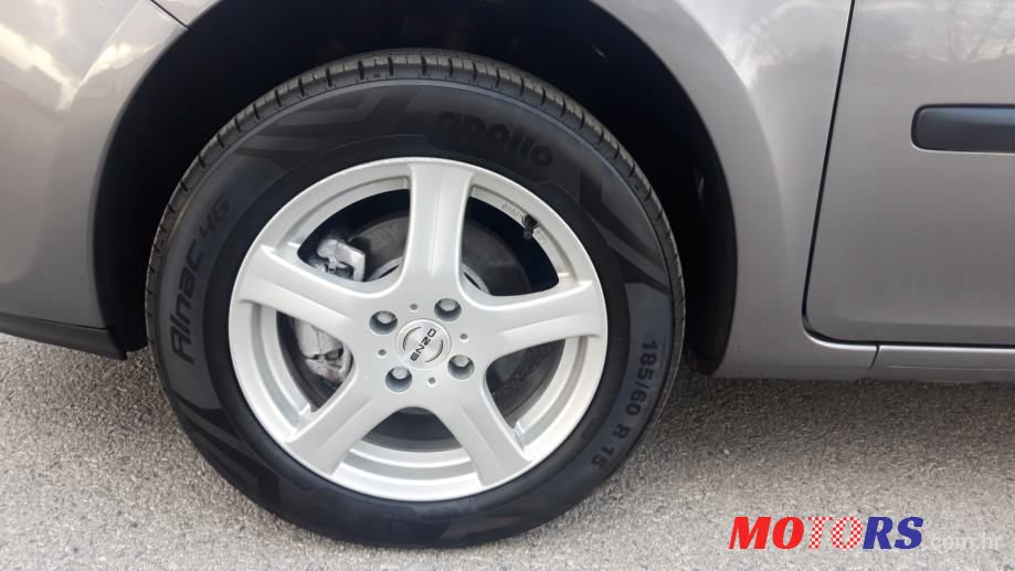 2010' Renault Clio photo #5