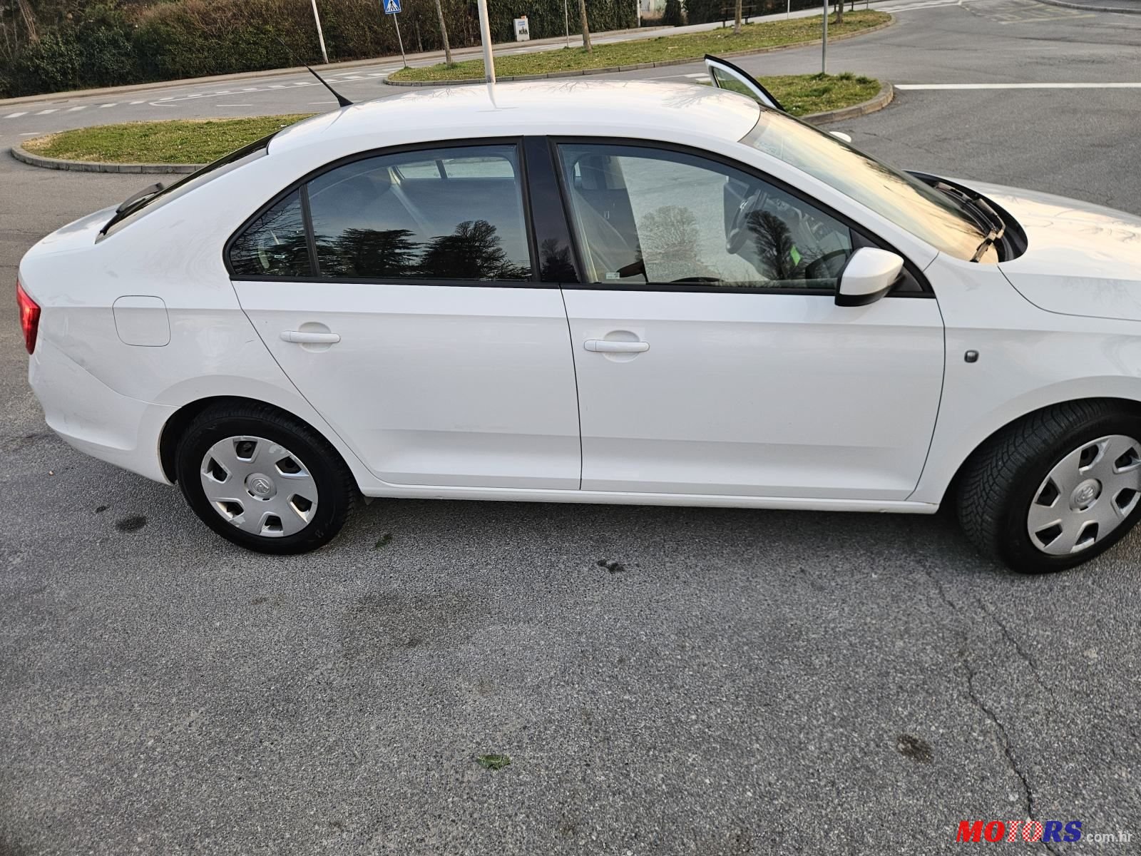 2013' Skoda Rapid 1,6 Tdi photo #6