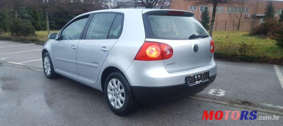 2008' Volkswagen Golf V 1,9 Tdi photo #3