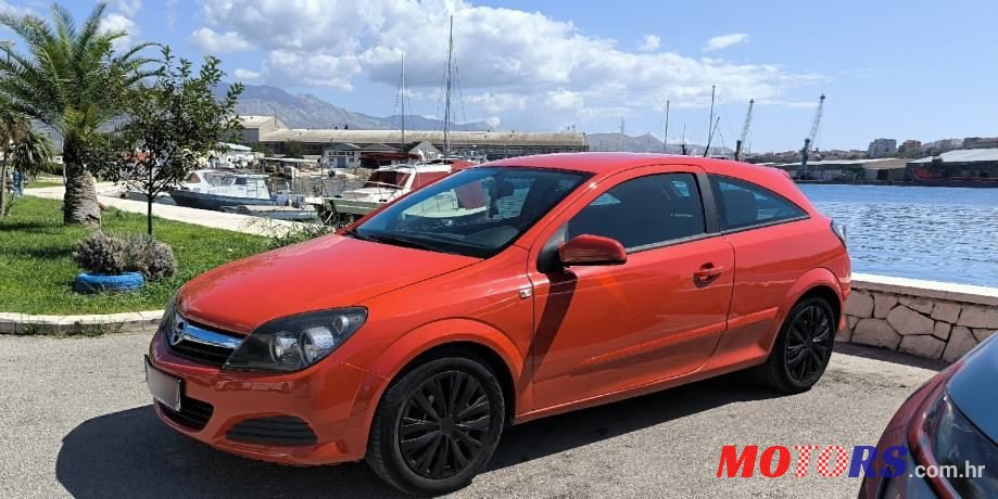 2006' Opel Astra Coupe photo #1