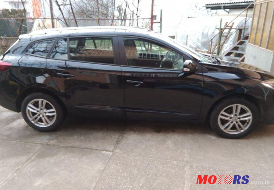 2014' Renault Megane Grandtour photo #2