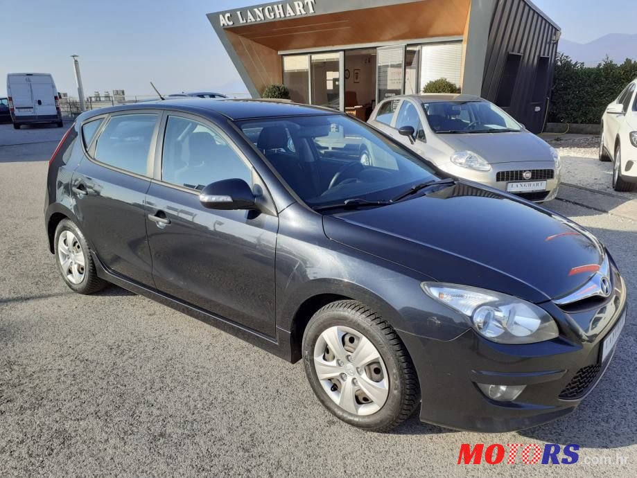 2011' Hyundai i30 1,6 Crdi photo #1