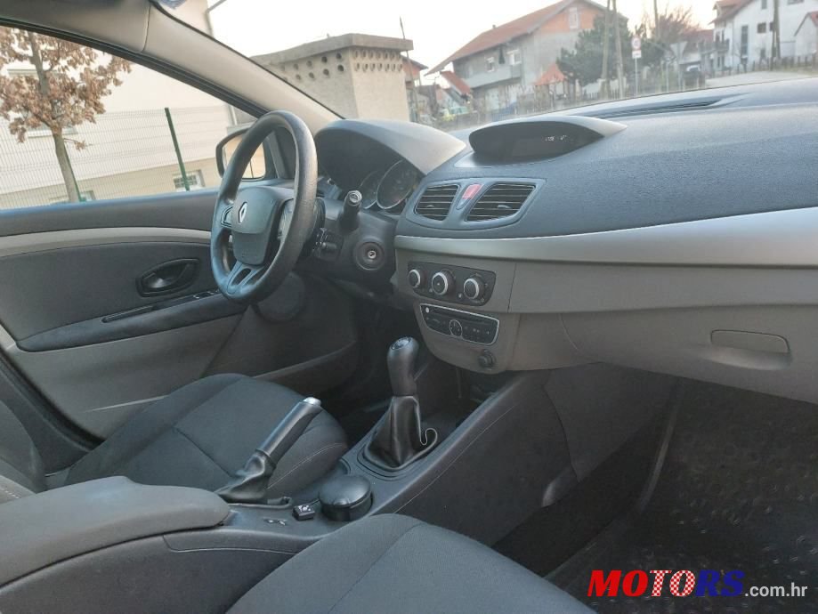 2011' Renault Megane photo #6