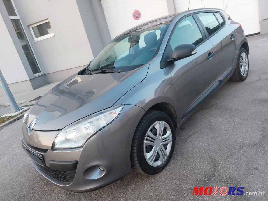 2011' Renault Megane photo #1