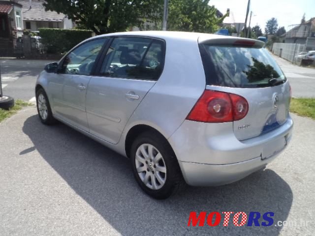 2003' Volkswagen Golf V 1,6 I photo #2