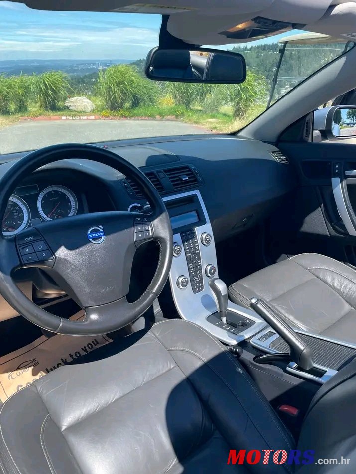 2011' Volvo V70 Convertible photo #5