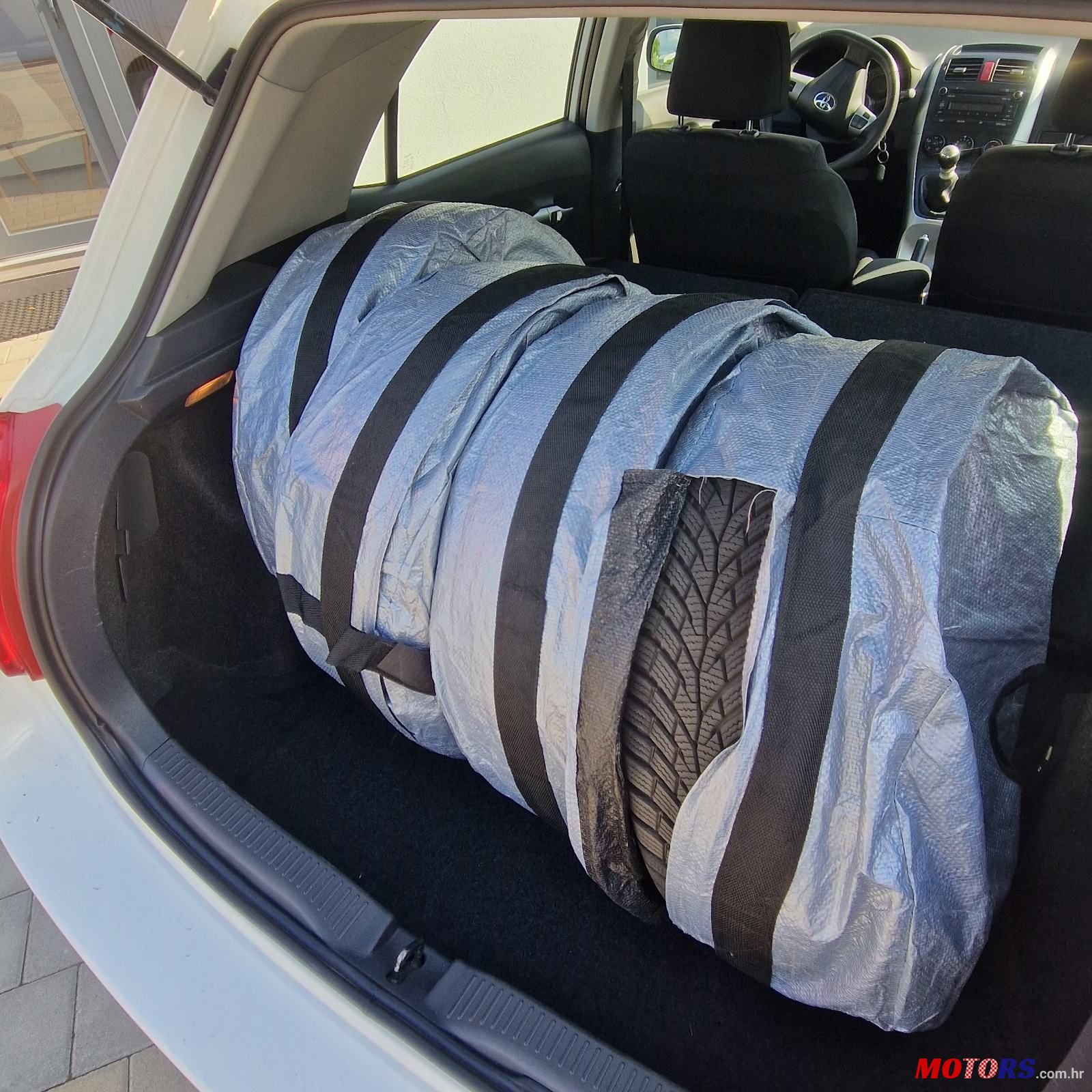 2012' Toyota Auris 1,3 3 Vvt-I photo #3