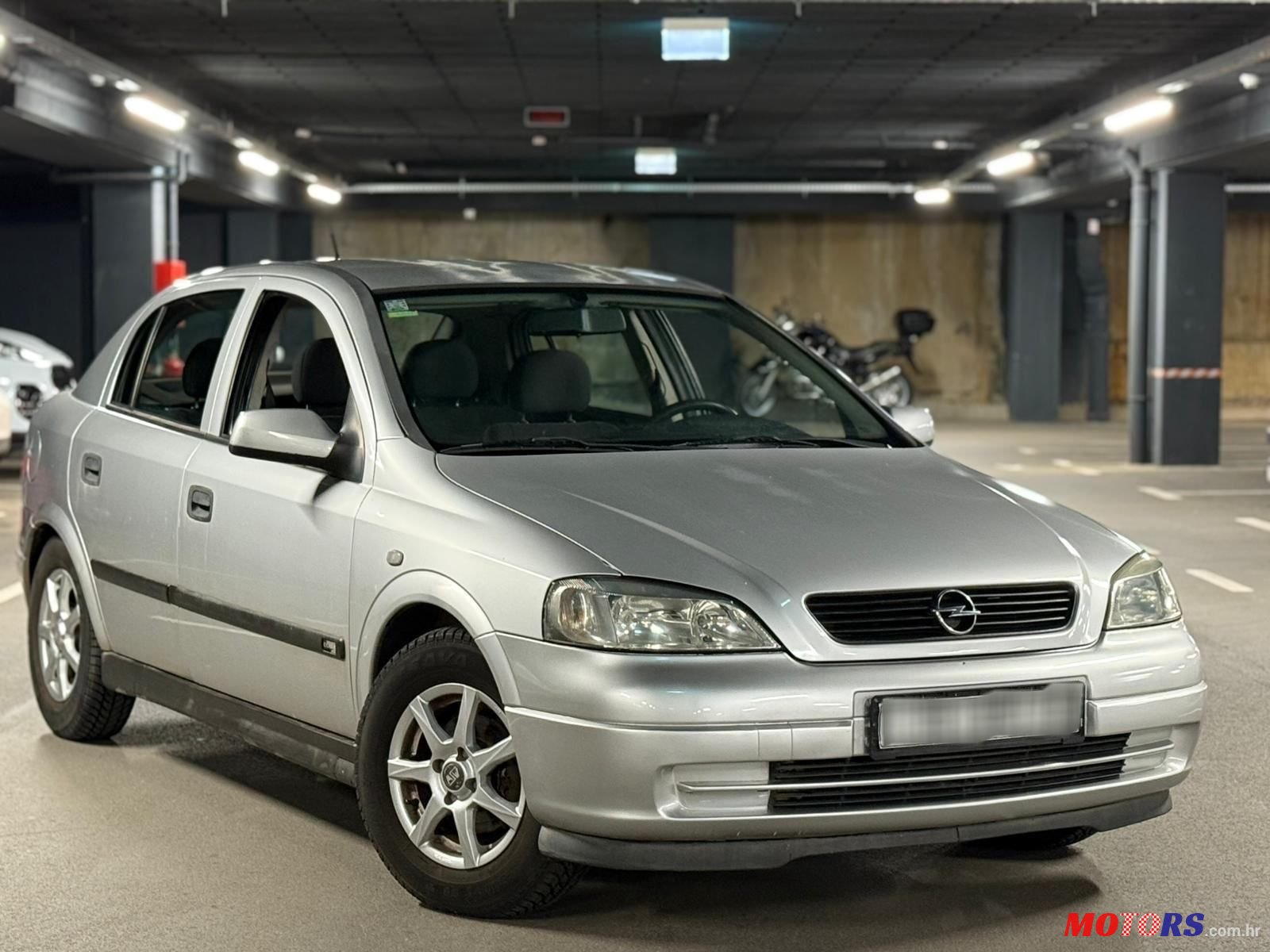 2004' Opel Astra Classic photo #4
