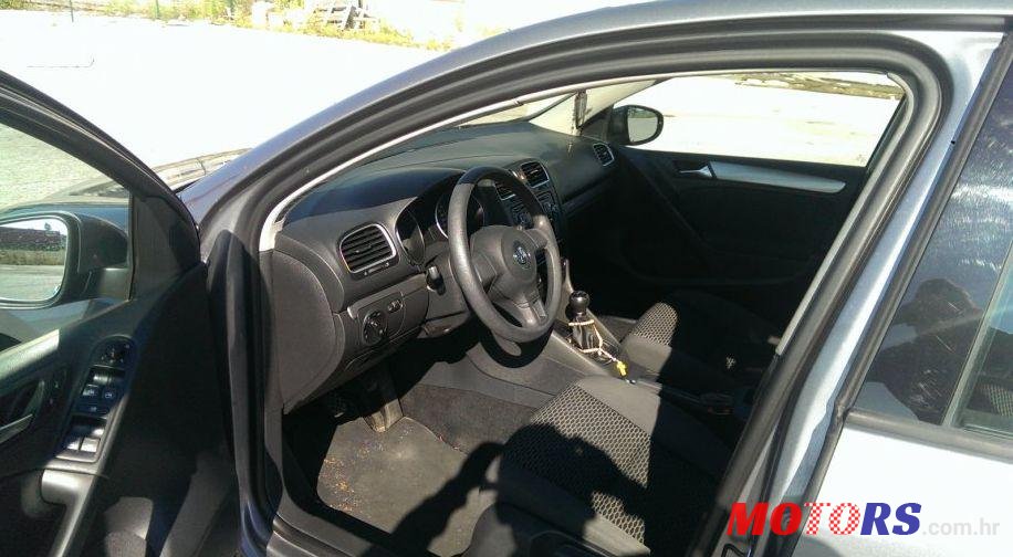 2011' Volkswagen Golf VI 1,6 TDI photo #1
