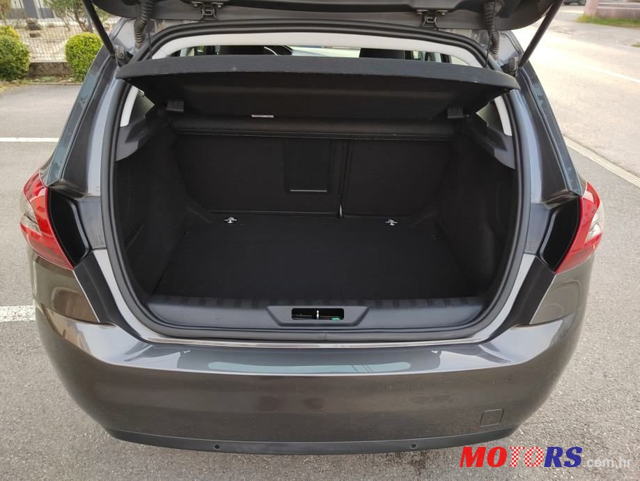 2019' Peugeot 308 1,5 Bluehdi photo #6