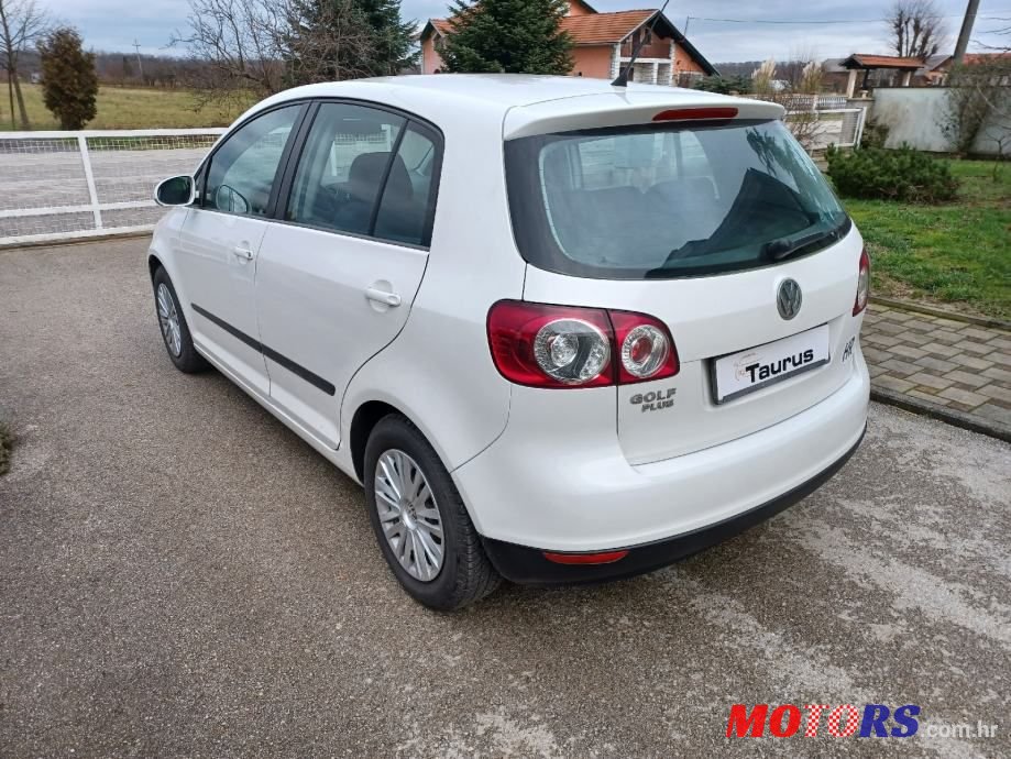 2009' Volkswagen Golf Plus photo #6