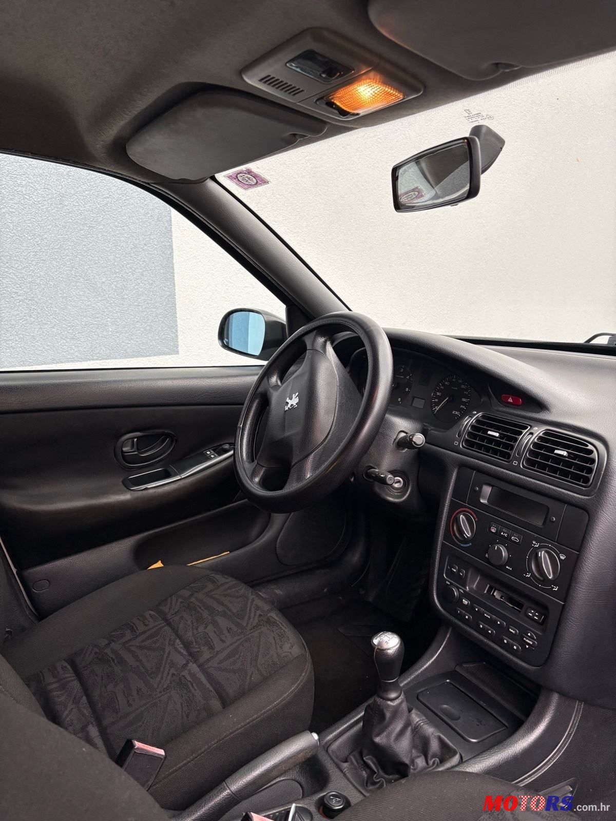 2001' Peugeot 406 2.0 Hdi photo #3