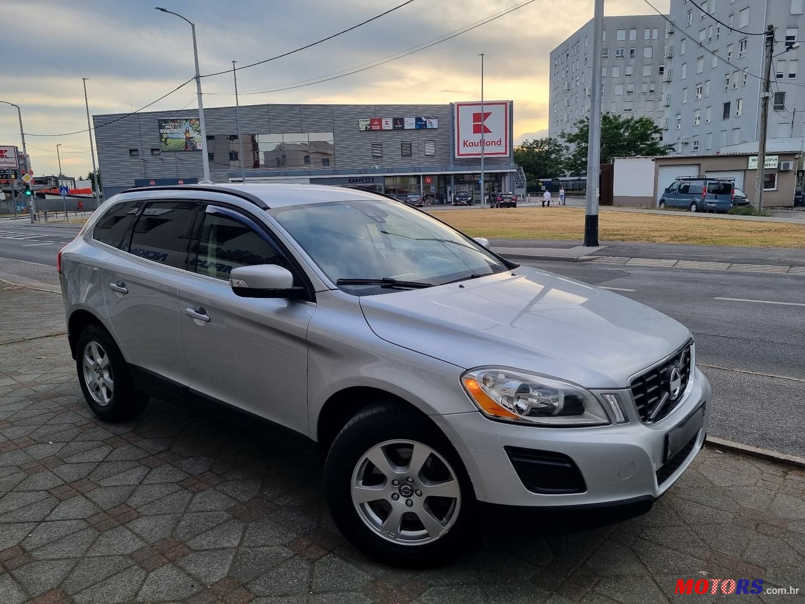 2011' Volvo XC60 Fwd D3 photo #4