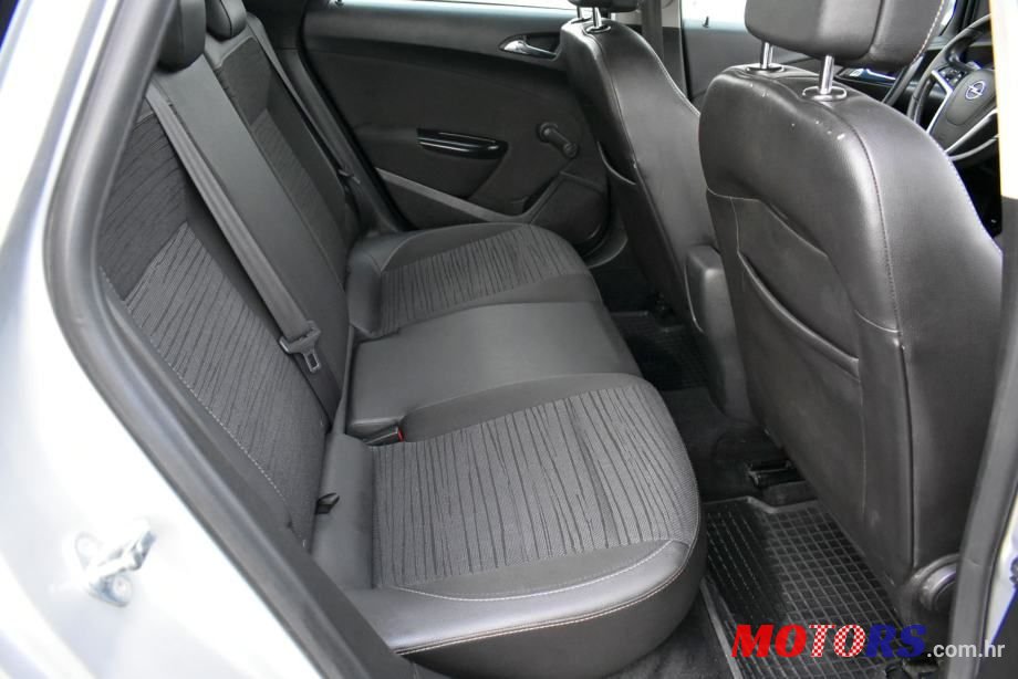 2016' Opel Astra Karavan photo #6