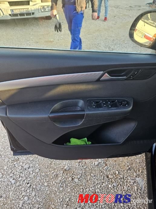 2014' Volkswagen Sharan 2,0 Tdi Bmt photo #5