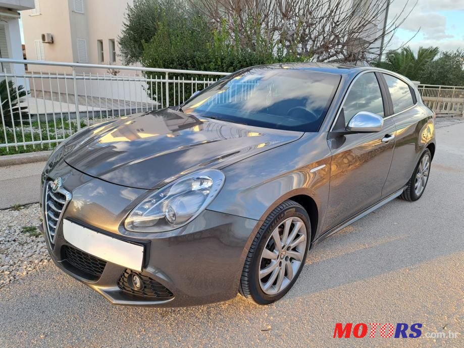 2013' Alfa Romeo Giulietta photo #1