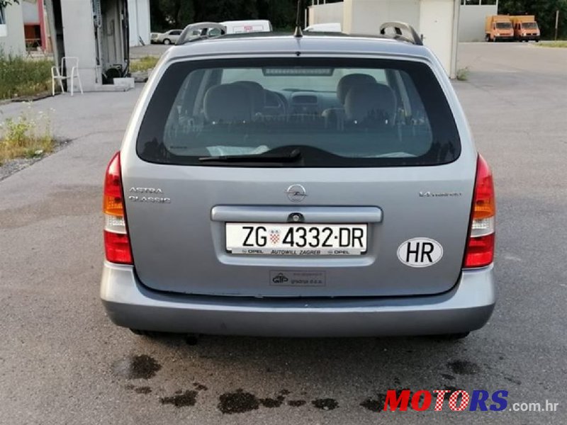 2008' Opel Astra Karavan photo #5