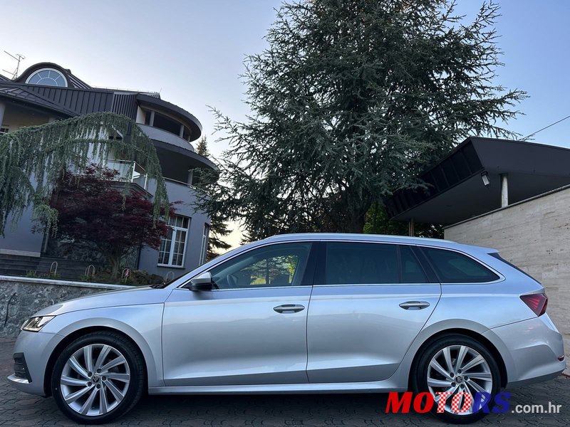 2020' Skoda Octavia Combi photo #3