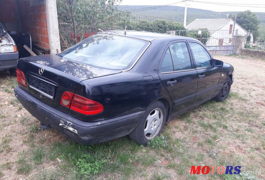 1996' Mercedes-Benz E-Klasa 220 D photo #1