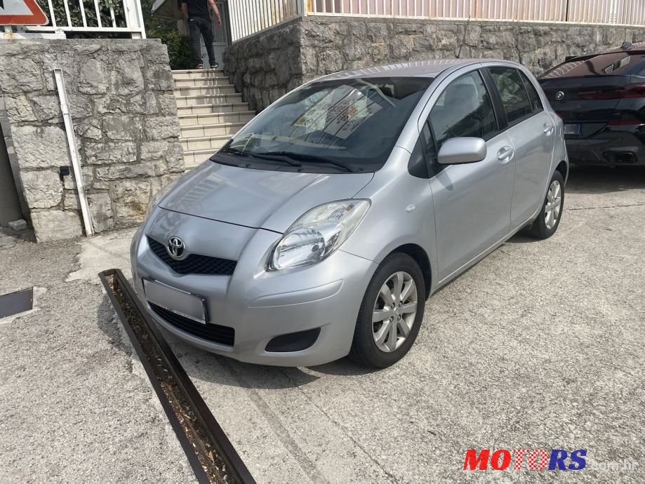 2009' Toyota Yaris photo #2