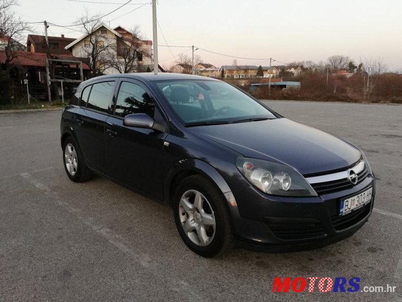 2008' Opel Astra 1,3 Cdti photo #1