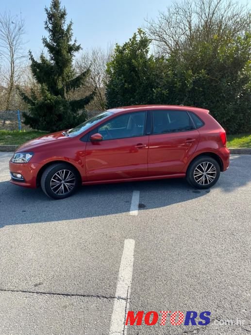2016' Volkswagen Polo photo #3