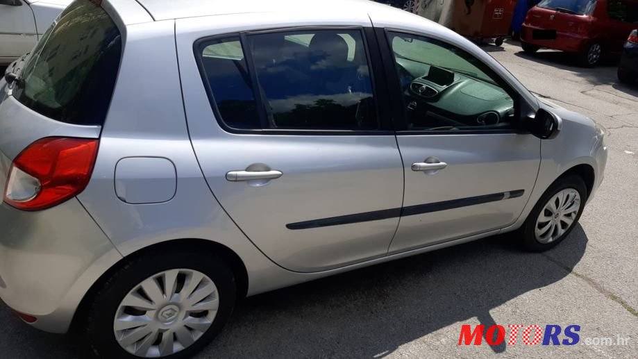 2011' Renault Clio 1,5 Dci photo #3